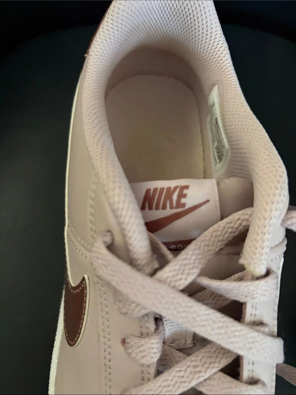 Nike collar traction